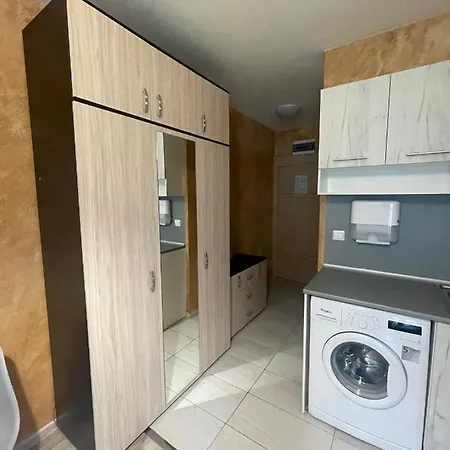 Colonel 954 Apartment *