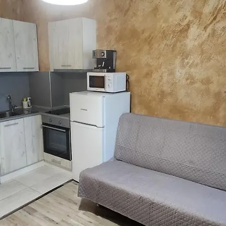 Colonel 954 Apartment *